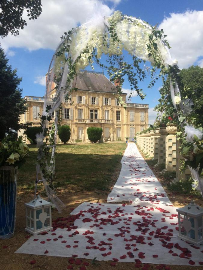 Chateau Nevers Bed & Breakfast Varennes-Vauzelles Exterior photo